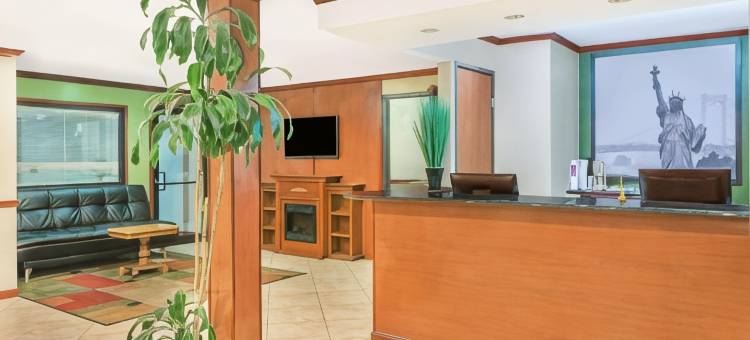 蒂尔顿-威尼皮索科湖速8酒店(Super 8 by Wyndham Tilton/Lake Winnipesaukee)图片