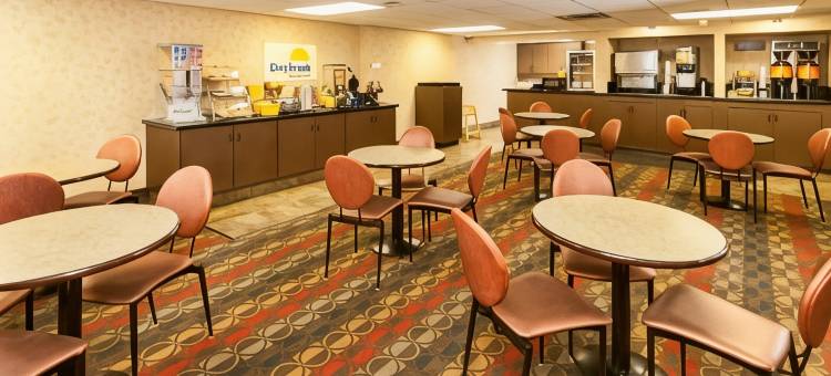 德卢斯湖畔漫步戴斯酒店(Days Inn by Wyndham Duluth Lakewalk)图片
