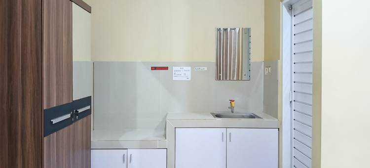 Super OYO 1506  Shabrina 2伊斯兰旅馆(Shabrina Homestay Syariah Terminal Tirtonadi Solo RedPartner)图片