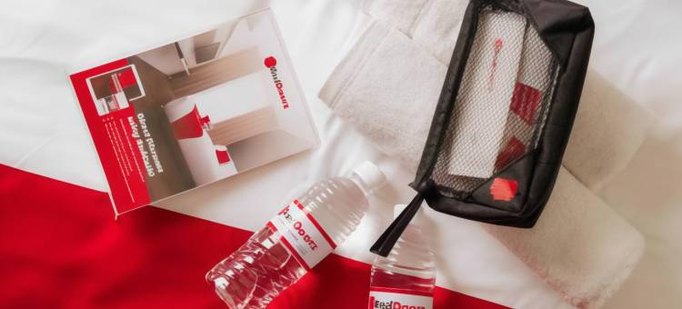 红多兹酒店-三宝垄加陀萨布陀街(RedDoorz @ Jalan Gatot Subroto Semarang)图片