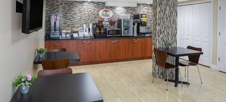 布雷登顿-萨拉索塔地区速8酒店(Super 8 by Wyndham Bradenton Sarasota Area)图片