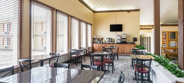 弗罗斯特堡坎伯兰凯艺套房酒店(Quality Inn & Suites Frostburg-Cumberland)图片