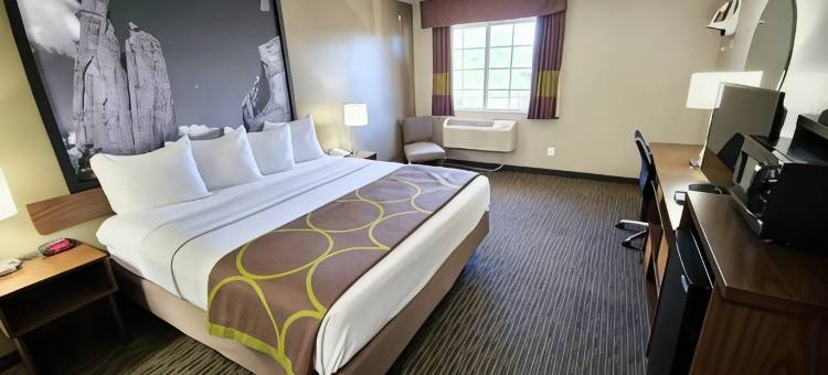 威肯伯格速8酒店(Super 8 by Wyndham Wickenburg AZ)图片