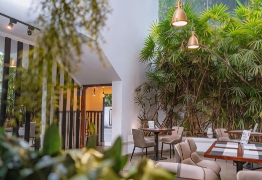 Fern Colombo Hotel Overview