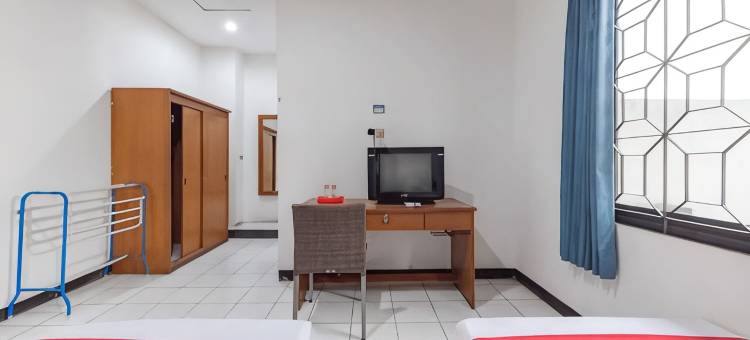 阿伦柯塔苏卡布米附近瑞德多兹酒店(RedDoorz Near Taman Kota Lapang Merdeka Sukabumi)图片