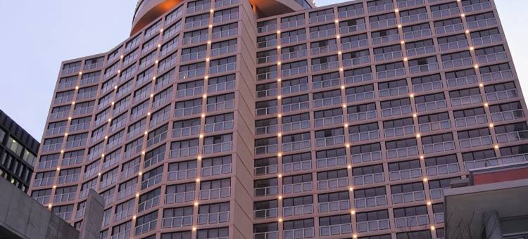 顶峰温哥华港湾滨水酒店(Pinnacle Hotel Vancouver Harbourfront)图片