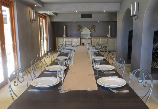 Victoria's at Ewingsdale Hotel Overview