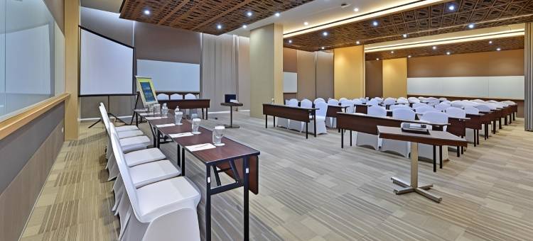 怀兹尊贵酒店酒店-巴东哈蒂布苏莱曼(Whiz Prime Hotel Khatib Sulaiman Padang)图片
