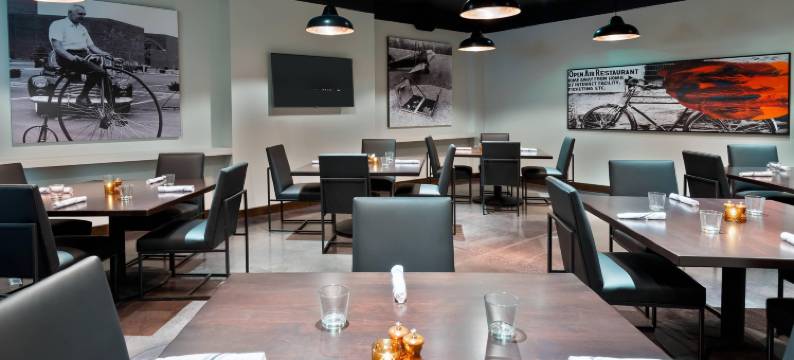 韦恩堡市区格兰德韦恩会展中心万怡酒店(Courtyard Fort Wayne Downtown at Grand Wayne Convention Center)图片