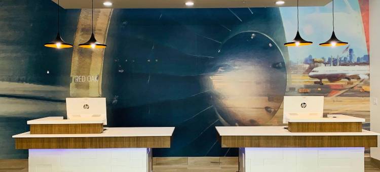 德克萨斯雷德奥克IH-35E拉昆塔温德姆套房酒店(La Quinta Inn & Suites by Wyndham-Red Oak TX IH-35E)图片