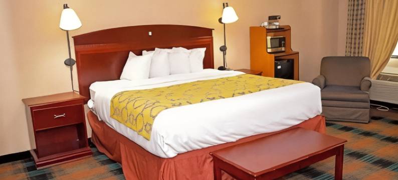 密歇根城温德姆呗盟酒店(Baymont by Wyndham Michigan City)图片