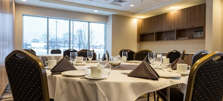 芒特普林森假日套房酒店(Holiday Inn & Suites Mount Pleasant)图片