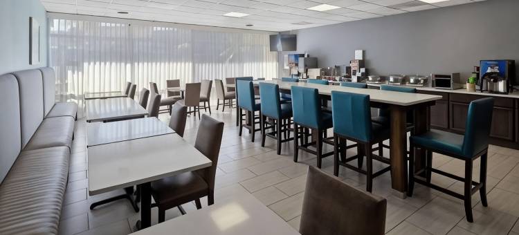 可可华美达酒店(Ramada by Wyndham Cocoa)图片