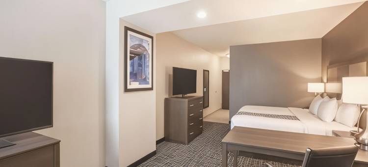 圣马科斯奥特莱斯购物中心拉昆塔温德姆套房酒店(La Quinta Inn & Suites by Wyndham San Marcos Outlet Mall)图片