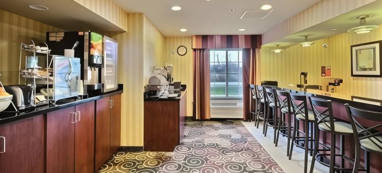 奥什科甚美吟温德姆酒店(AmericInn by Wyndham Oshkosh)图片