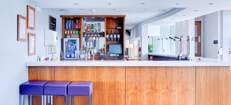 丹森特原假日酒店克鲁火车站(Dancenter Near Crewe Station Former Holiday Inn)图片