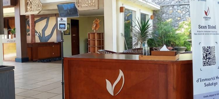 沙拉笛加埃莫里克萨里布普提酒店(D'Emmerick Salib Putih Hotel Salatiga)图片