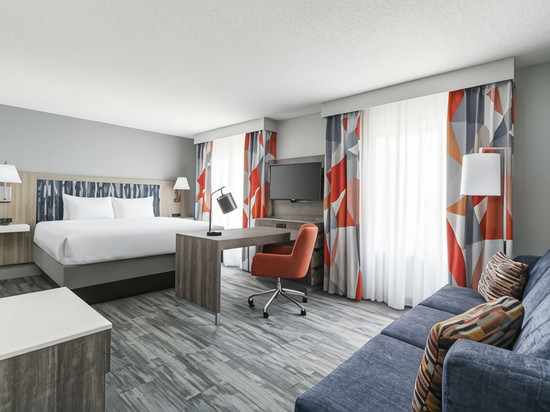 坦帕市区伊博尔城欢朋套房酒店