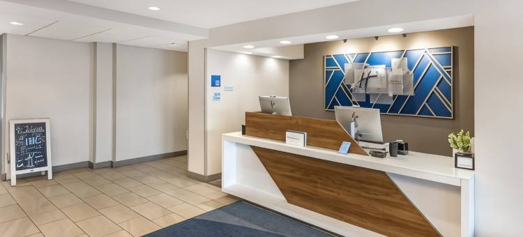 克雷斯特伍德智选假日酒店(Holiday Inn Express Crestwood)图片