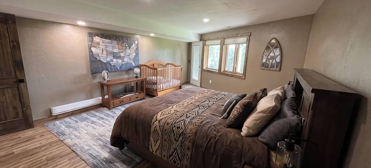 Family friendly home on Flathead River with amazing views, dock and toys galore图片