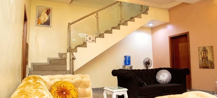 豪华的四卧室公寓，带停车位，位于马戈多庄园(Luxury 4 BR Apt w Parking, Hot tub, Magodo Estate)图片