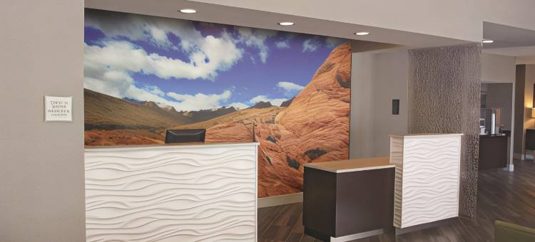拉斯维加斯萨默林科技拉昆塔温德姆套房酒店(La Quinta Inn & Suites by Wyndham Las Vegas Summerlin Tech)图片