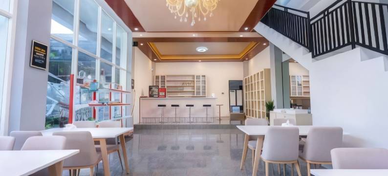 格兰德瓦洛尼亚酒店(Grand Valonia Hotel Cafe & Park Jember)图片