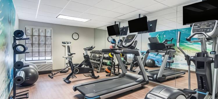 南波士顿 - 丹维尔东凯隆波因特酒店(Clarion Pointe South Boston - Danville East)图片