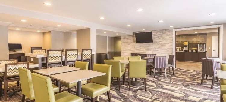 克里夫兰机场北拉昆塔温德姆套房酒店(La Quinta Inn & Suites by Wyndham Cleveland - Airport North)图片