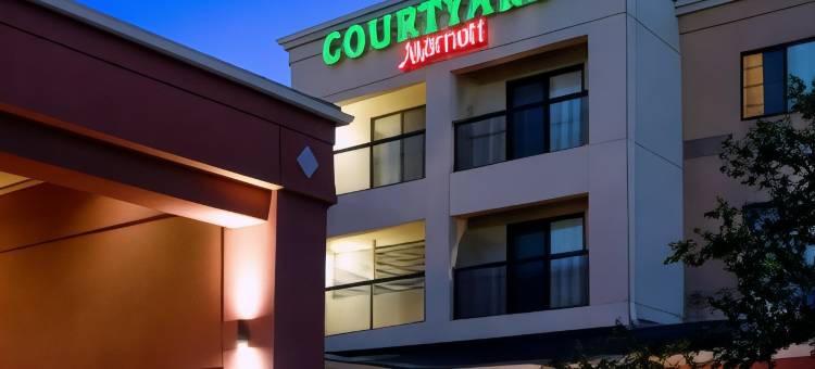 布赖恩克利奇站万怡酒店(Courtyard Bryan College Station)图片