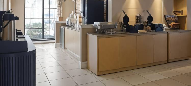 匹兹堡机场拉昆塔温德姆酒店(La Quinta Inn by Wyndham Pittsburgh Airport)图片