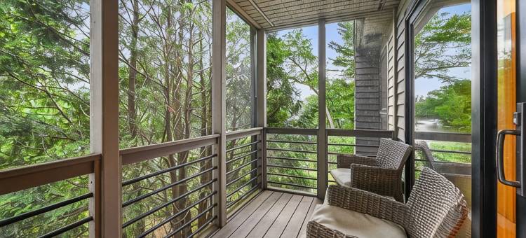 现代湖畔度假屋配有热水浴缸, 游戏室 & 怡人景观(Modern Lake House w/ Hot Tub, Game Room & Relaxing Views)图片