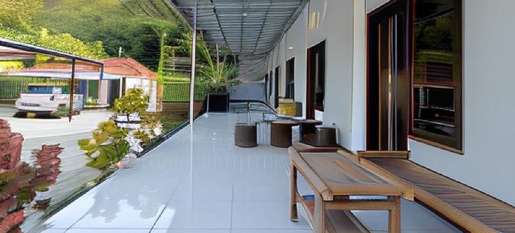 OYO 93025 苏里亚阿巴迪伊斯兰民宿靠近贡邦市广场(Surya Abadi Homestay Syariah RedPartner)图片