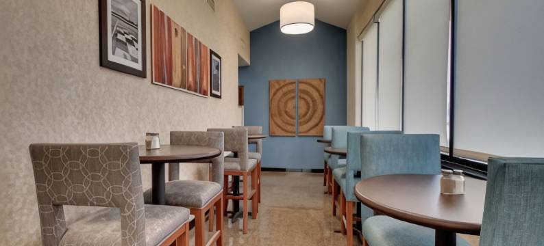 印第安纳波利斯北金字塔贝斯特韦斯特优质酒店(Best Western Plus Indianapolis North at Pyramids)图片