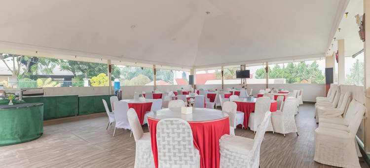 红多兹高级酒店@格里亚因科帕布里西萨鲁阿彭卡克(RedDoorz Premium @ Griya Inkoppabri Cisarua Puncak)图片