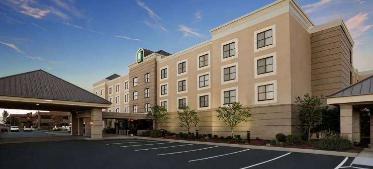 克利夫兰比奇伍德希尔顿安泊酒店(Embassy Suites by Hilton Cleveland Beachwood)图片