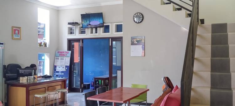 卡尔蒂尼旅馆-近阿伦阿伦普罗博林戈(Kartini Guest House Near Alun Alun Probolinggo)图片