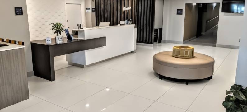 布卢明顿贝蒙特东贝斯特韦斯特优质套房酒店(Best Western Plus Bloomington East Hotel)图片