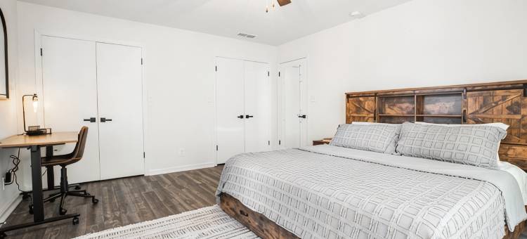 Ruth's Cottage at Addis Acres/Newly Renovated/Firepit/Private Pond/2BR/2BA/Deck图片