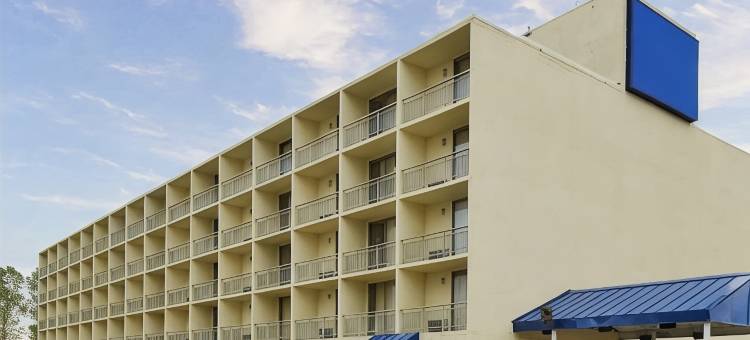 Travelodge by Wyndham科罗拉多斯普林斯机场/彼得森空军基地酒店(Travelodge by Wyndham Colorado Springs Airport/Peterson AFB)图片