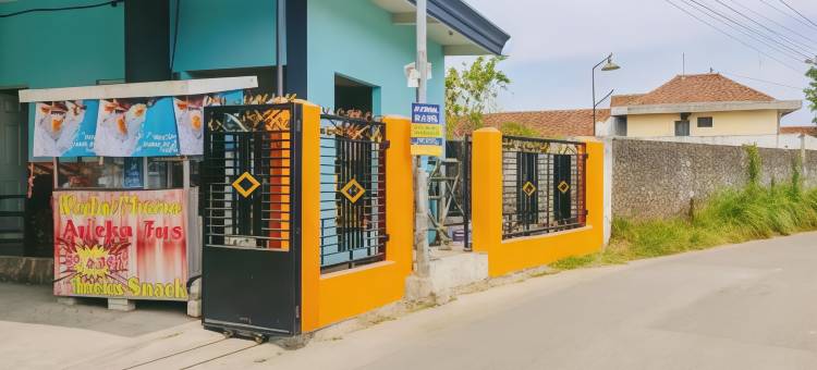 红多兹伊斯兰酒店-近诗都阿佐力宝广场(RedDoorz Syariah Near Lippo Plaza Sidoarjo)图片
