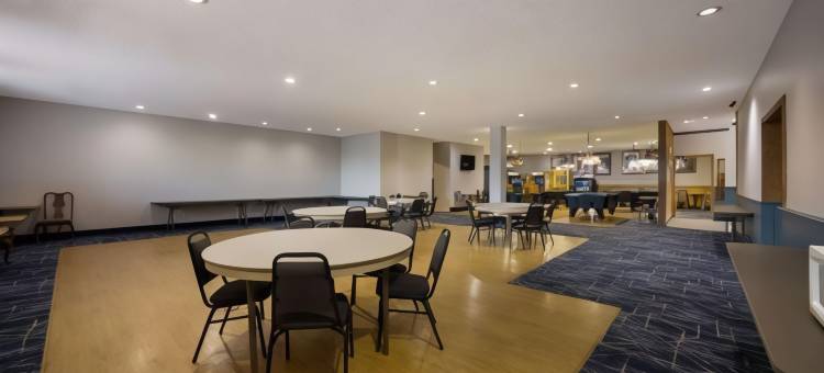 库勒城郊区的工作室(Suburban Studios Canon City)图片