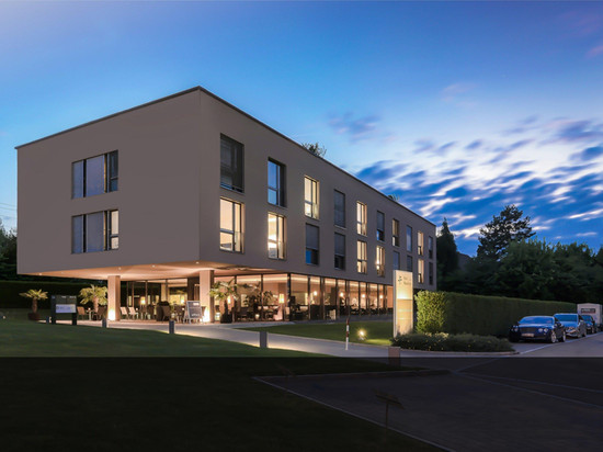 克罗伊茨林根酒店