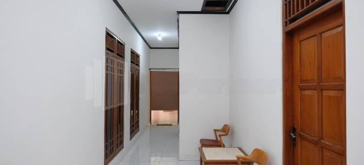 格里亚阿斯里宾馆-红伙伴(Griya Asri Guest House RedPartner)图片