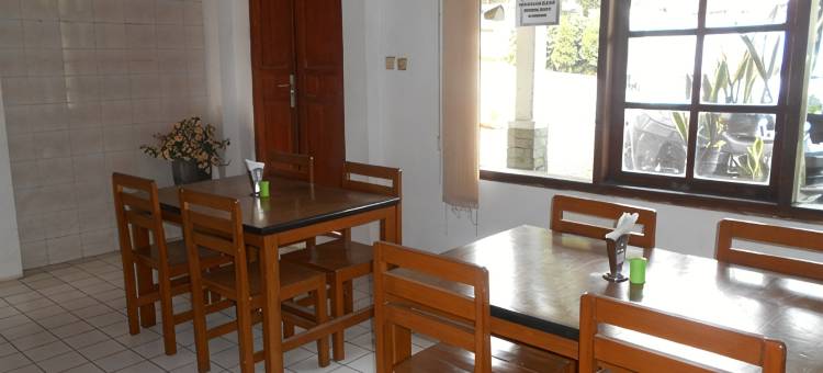 鲁玛伊斯兰及科兰雷南布根维尔旅馆(Rumah Syariah & Kolam Renang Bugenville Guesthouse)图片