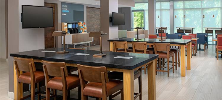 布伦瑞克北智选假日套房酒店(Holiday Inn Express & Suites NORTH BRUNSWICK by IHG)图片