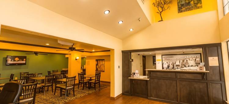 俄克拉何马城机场费尔格朗兹西温德姆速8酒店(Super 8 by Wyndham Oklahoma Airport Fairgrounds West)图片