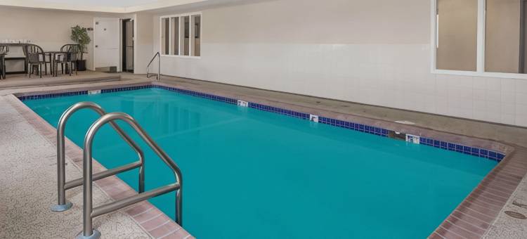 近堪萨斯赛道温德姆戴斯酒店(Days Inn by Wyndham Near Kansas Speedway)图片