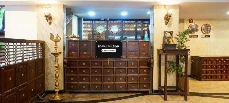 Super Townhouse Oak Prabhat Road Formerly Hotel Royalty图片