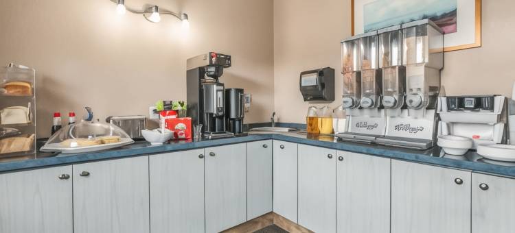 奥里利亚骑士酒店(Knights Inn Orillia)图片